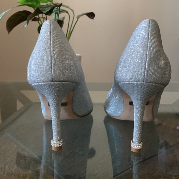 BADGLEY MISCHKA Silver Pointed Toe Crystal Heel - Picture 4 of 13